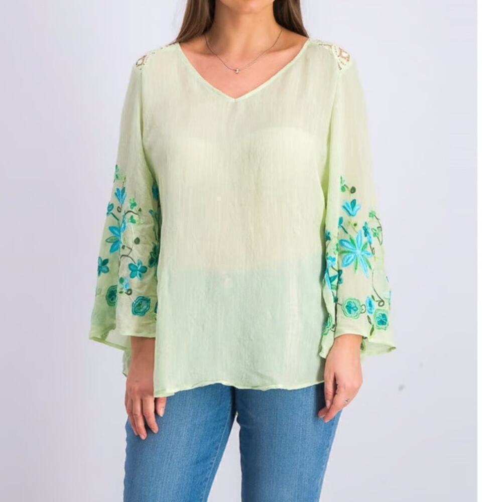 Figueroa & Flower Embroidered Blouse V-Neck, Bell Sleeve Green/Blue size Medium - Picture 2 of 14